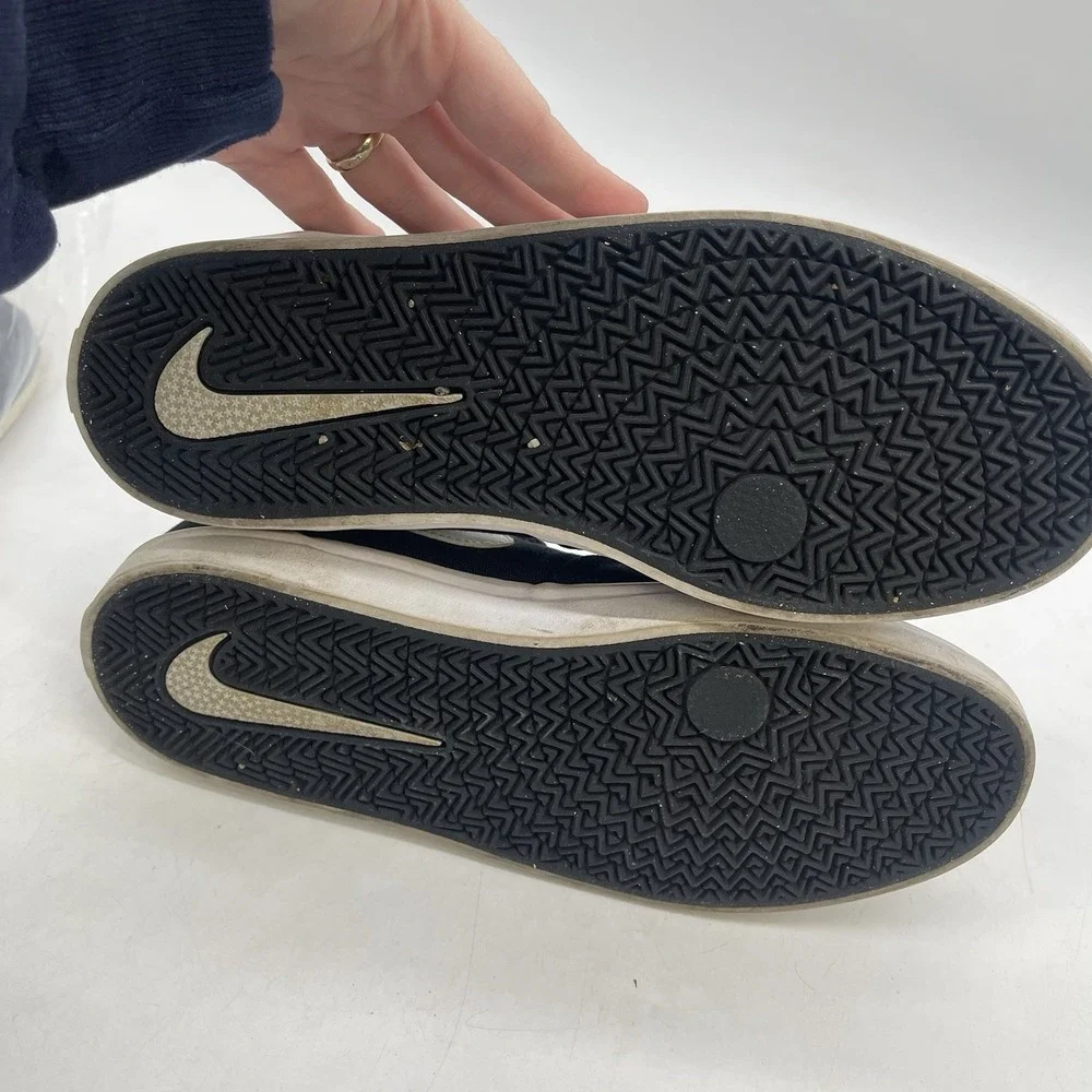 Nike Shoes Womens 7.5 Check Solarsoft Canvas SB Black Platinum W Skater Black